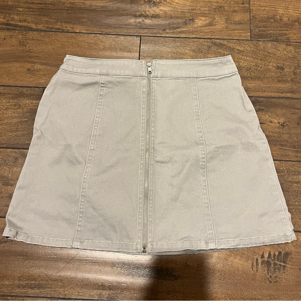 Forever 21 High Rise Skirt with Zipper Size S, never been worn